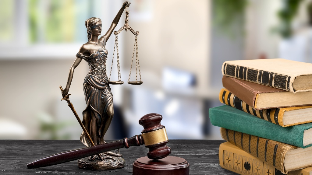 judge's wooden gavel and books
